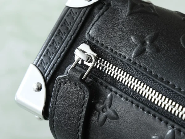 Louis Vuitton Noir Monogram Calf Leather Side Trunk Louis Vuitton - Image 2