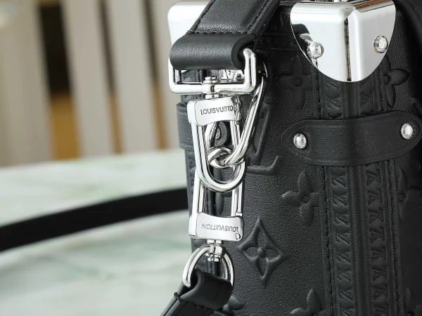 Louis Vuitton Noir Monogram Calf Leather Side Trunk Louis Vuitton - Image 11