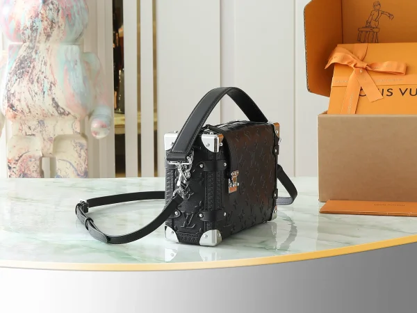 Louis Vuitton Noir Monogram Calf Leather Side Trunk Louis Vuitton - Image 4