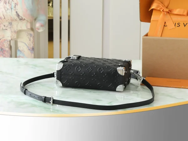 Louis Vuitton Noir Monogram Calf Leather Side Trunk Louis Vuitton - Image 5