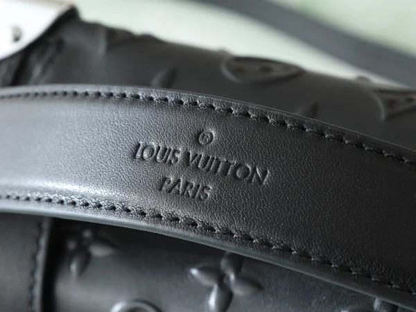 Louis Vuitton Noir Monogram Calf Leather Side Trunk Louis Vuitton - Image 6