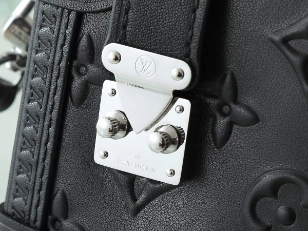 Louis Vuitton Noir Monogram Calf Leather Side Trunk Louis Vuitton - Image 7