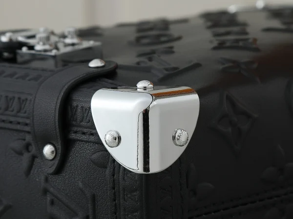 Louis Vuitton Noir Monogram Calf Leather Side Trunk Louis Vuitton - Image 8