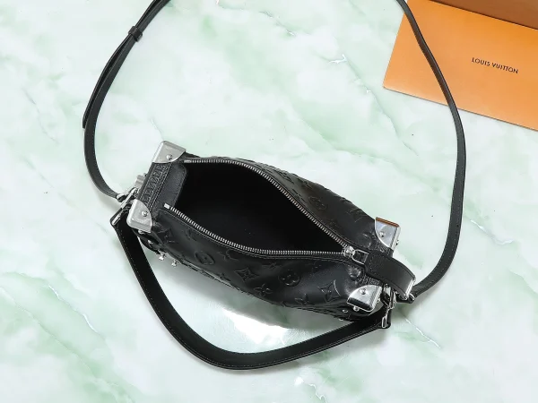 Louis Vuitton Noir Monogram Calf Leather Side Trunk Louis Vuitton - Image 9
