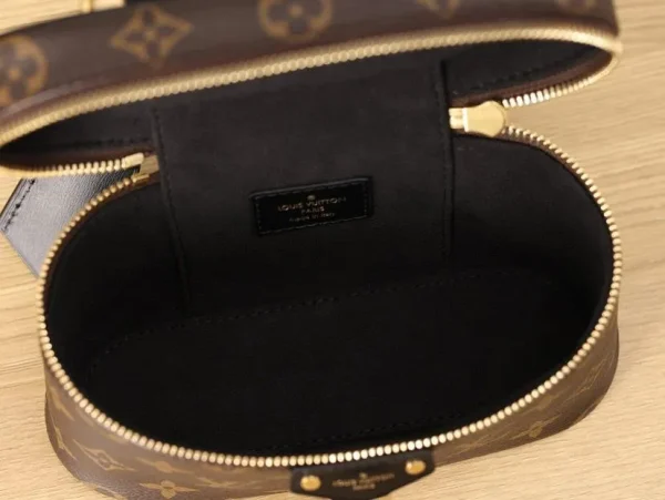 Louis Vuitton Vanity Chain - Image 3
