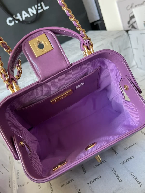 Luxury Leather Crossbody Bag for Women - Image 10