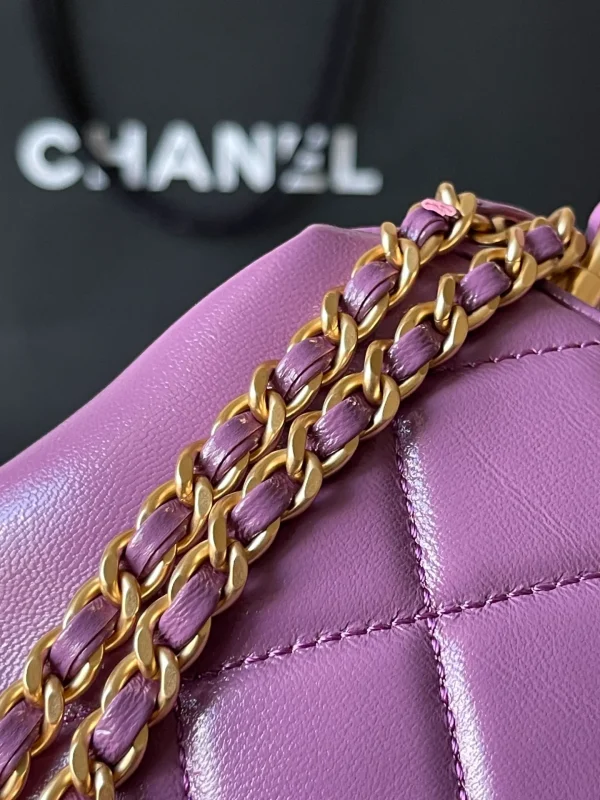 Luxury Leather Crossbody Bag for Women - Image 9