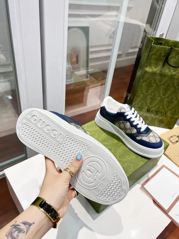 Men's Gucci Ripple trainer in black leather - Image 9
