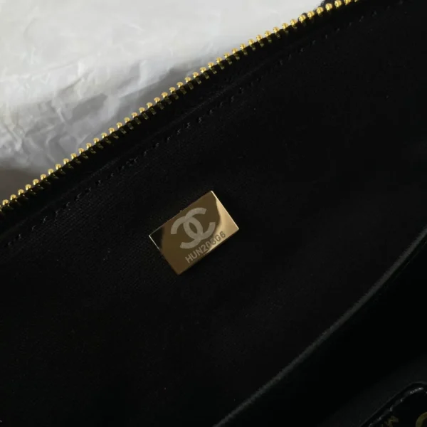 Moens Leather Crossbody Bag - Image 3