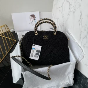 Moens Leather Crossbody Bag