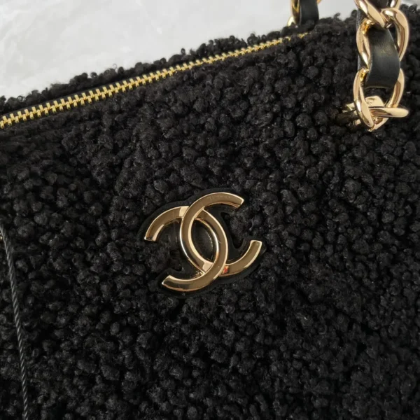 Moens Leather Crossbody Bag - Image 10