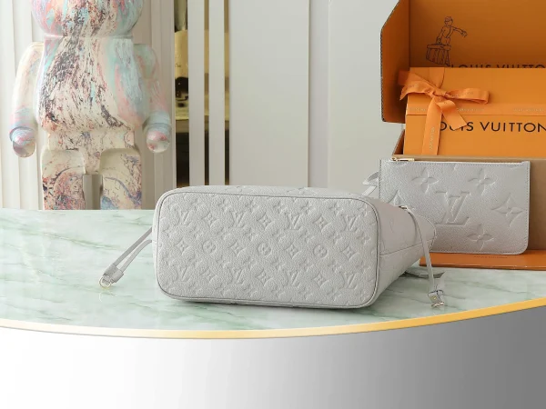 Neverfull MM Monogram Empreinte Leather - Image 6