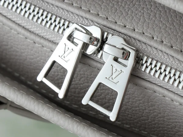 OnTheGo East West Bicolour Monogram Empreinte Leather - Image 2