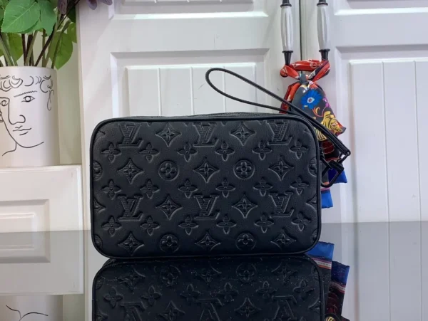 Pochette Kasai Monogram Shadow - Image 7