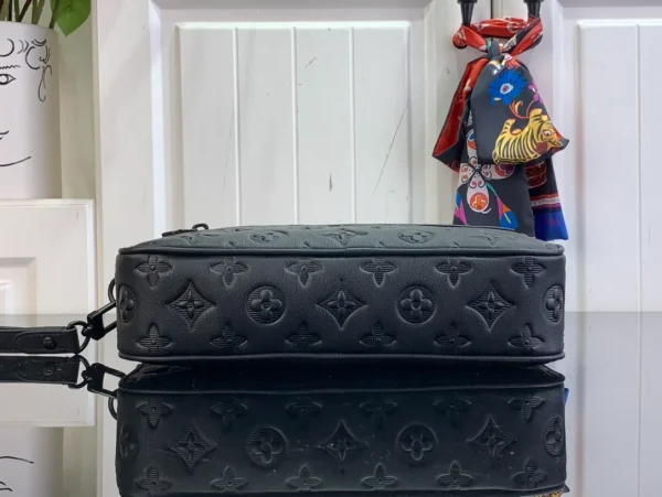 Pochette Kasai Monogram Shadow - Image 8