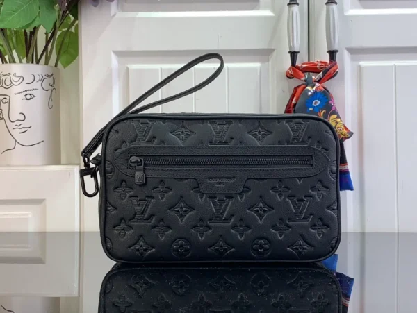 Pochette Kasai Monogram Shadow
