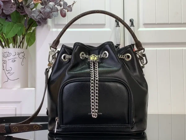 Solid Bucket Bag