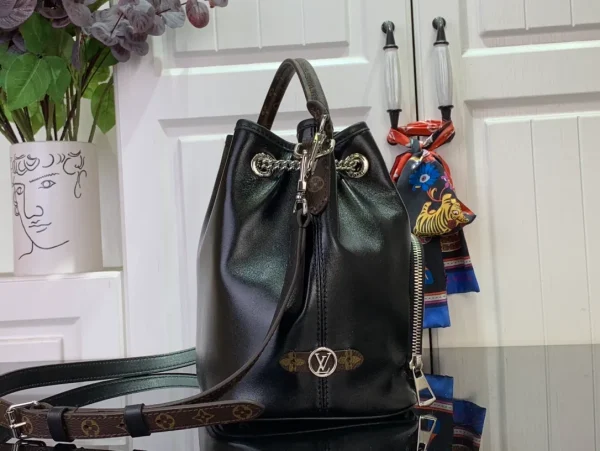 Solid Bucket Bag - Image 5