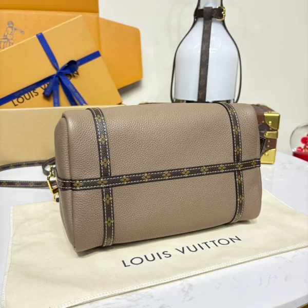Tas Louis Vuitton 8205 New Monogram Canvas Beaubourg Hobo Bag Semi Premium - Image 5