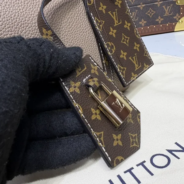 Tas Louis Vuitton 8205 New Monogram Canvas Beaubourg Hobo Bag Semi Premium - Image 6
