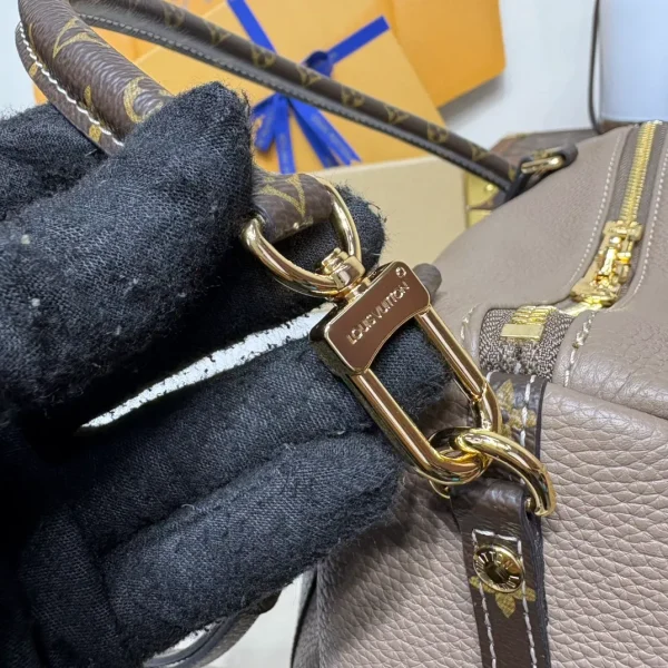Tas Louis Vuitton 8205 New Monogram Canvas Beaubourg Hobo Bag Semi Premium - Image 8