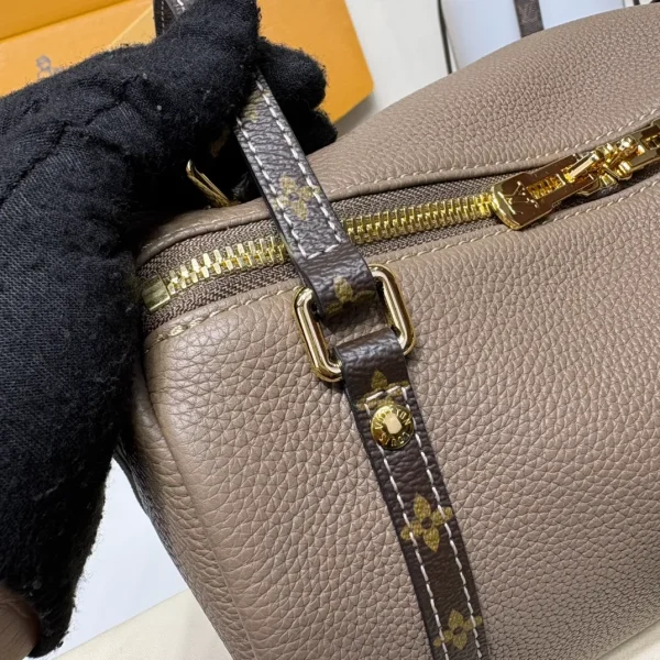 Tas Louis Vuitton 8205 New Monogram Canvas Beaubourg Hobo Bag Semi Premium - Image 9