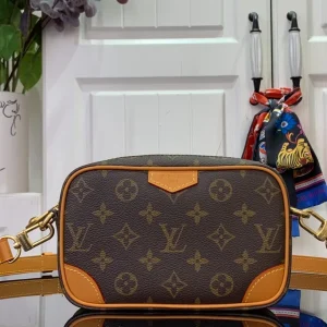 Trocadéro Wearable Wallet G69