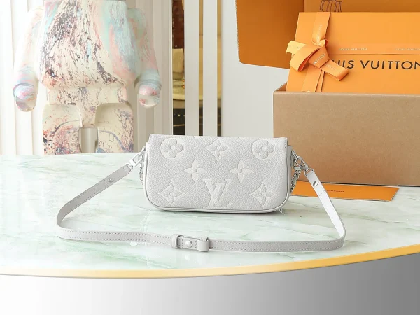 Wallet on Chain Ivy Monogram Empreinte Leather - Image 5