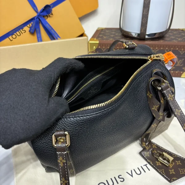 Womens Leather Chain Shoulder Bag - Image 2