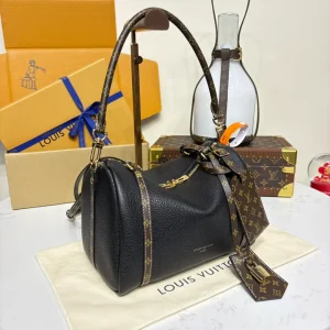 Womens Leather Chain Shoulder Bag