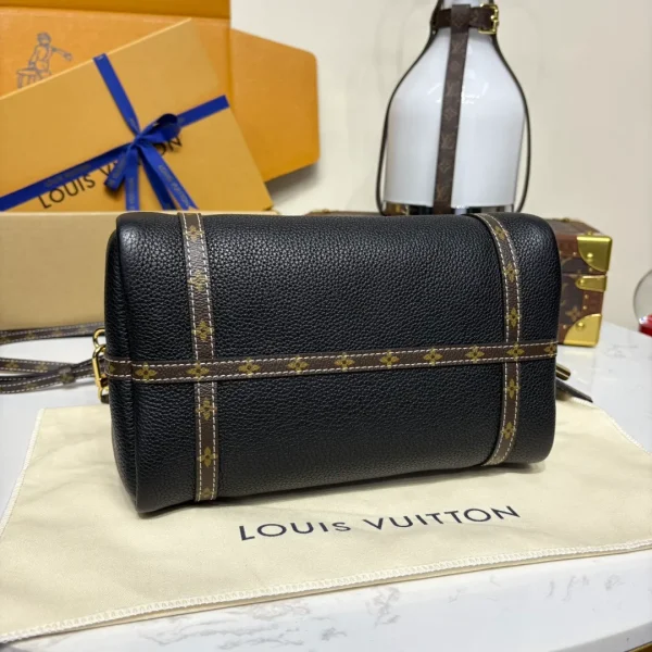 Womens Leather Chain Shoulder Bag - Image 5