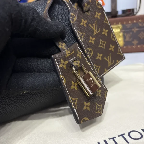 Womens Leather Chain Shoulder Bag - Image 6