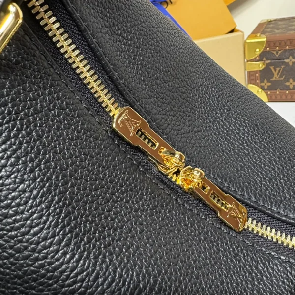 Womens Leather Chain Shoulder Bag - Image 7