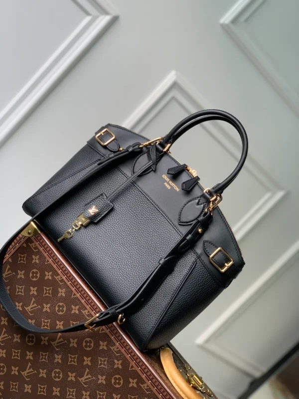Designer Genuine Leather Medium Sized Shoulder Bags With Lock High Capacity Womens Handbag