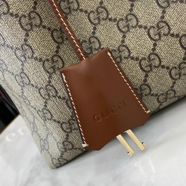 Dionysus wallet on chain in Green Leather - Image 9