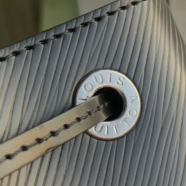 Embossed Wave Pattern Calf Leather Leather Bucket Shoulder Bag With Adjustable Strap And Gold Hardware Classic Designer Drawstring Handbag - Image 9
