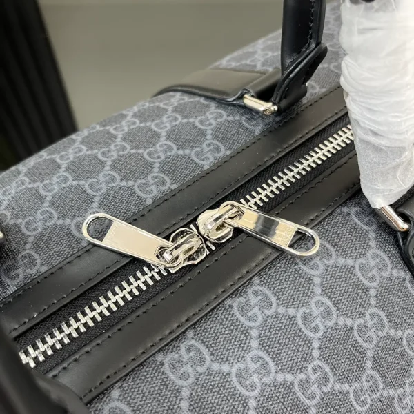 GG Black medium duffle bag in black GG Supreme - Image 3