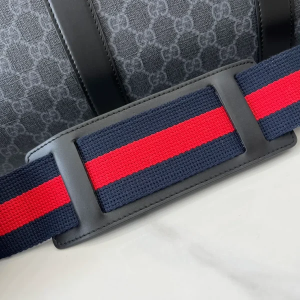 GG Black medium duffle bag in black GG Supreme - Image 4
