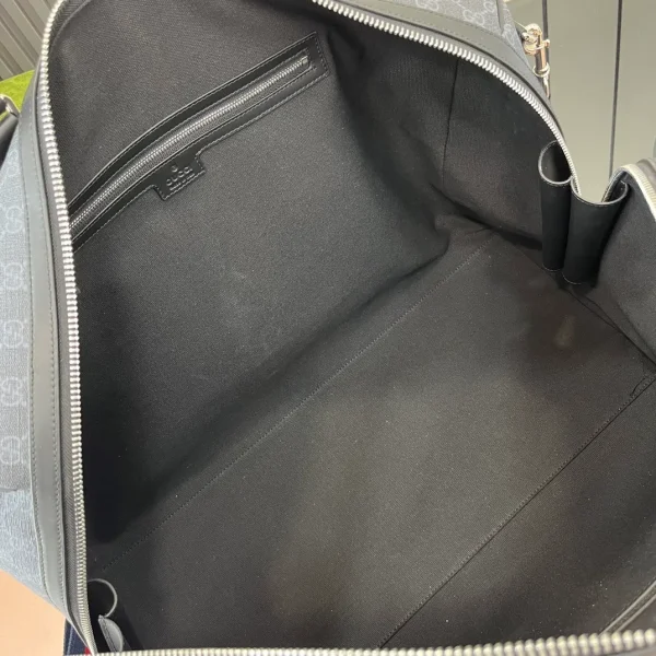 GG Black medium duffle bag in black GG Supreme - Image 6