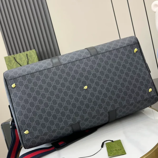 GG Black medium duffle bag in black GG Supreme - Image 8