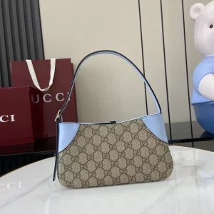 GG Emblem small shoulder bag