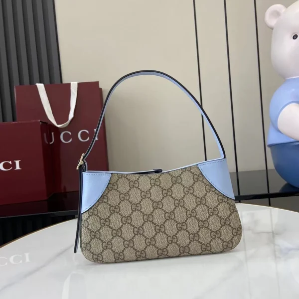 GG Emblem small shoulder bag