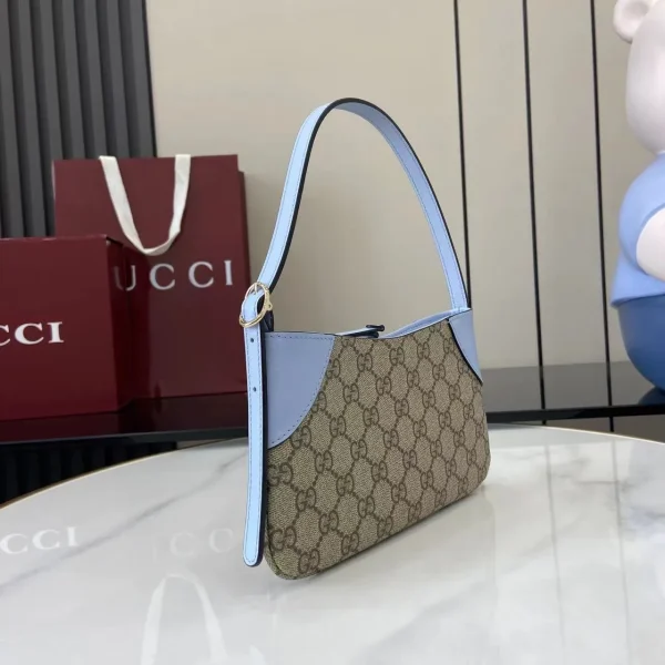 GG Emblem small shoulder bag - Image 4