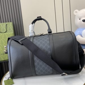 GG Supreme Medium Duffle Bag