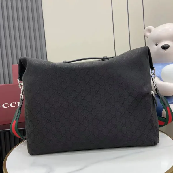 GG canvas medium duffle bag