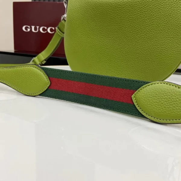 Gucci B small bag in Green Leather - Image 2