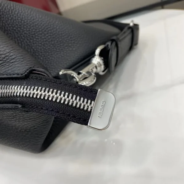 Gucci B small bag in black leather - Image 2