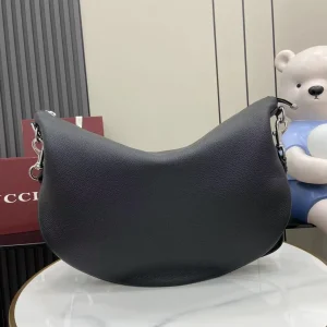 Gucci B small bag in black leather