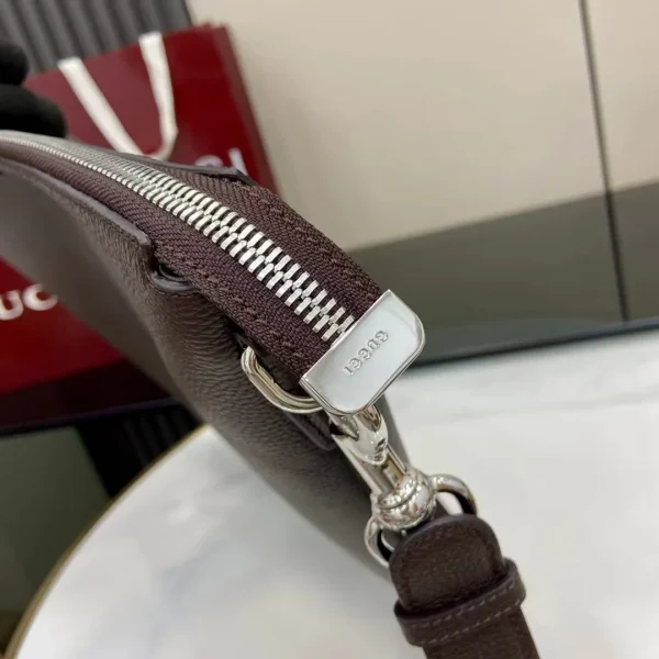 Gucci B small bag in dark brown leather - Image 3