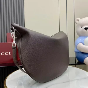 Gucci B small bag in dark brown leather